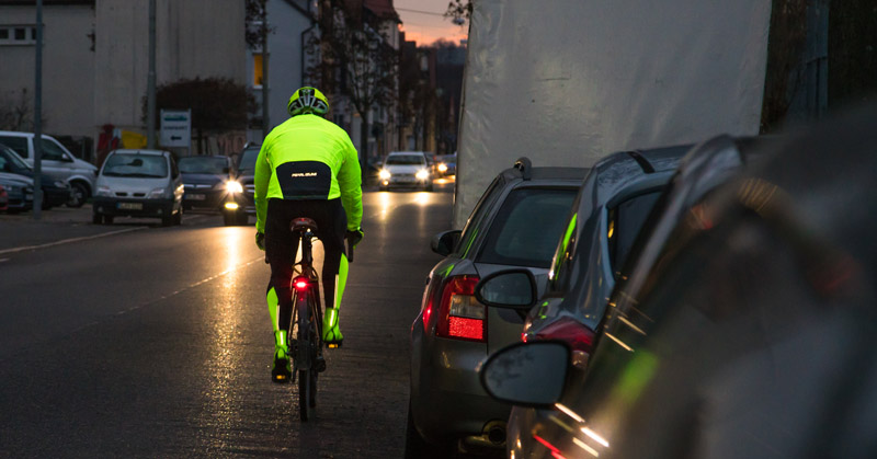 Sichtbare Fahrradbekleidung im Straßenverkehr - Zusatz zur Fahrradbeleuchtung