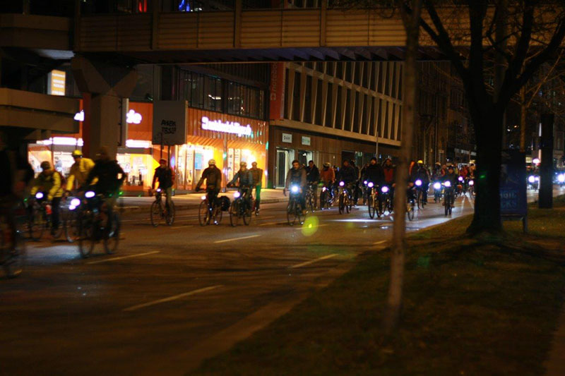 Radfahrer während der Critical Mass Stuttgart
