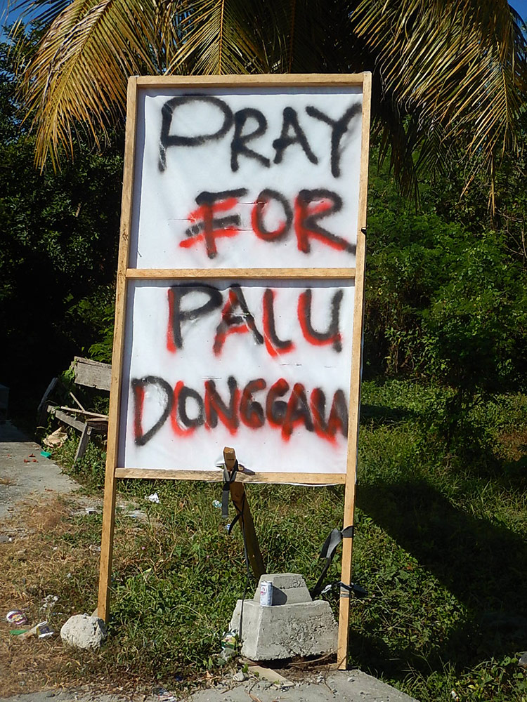 Pray for Palu (wegen Tsunami) - Banner