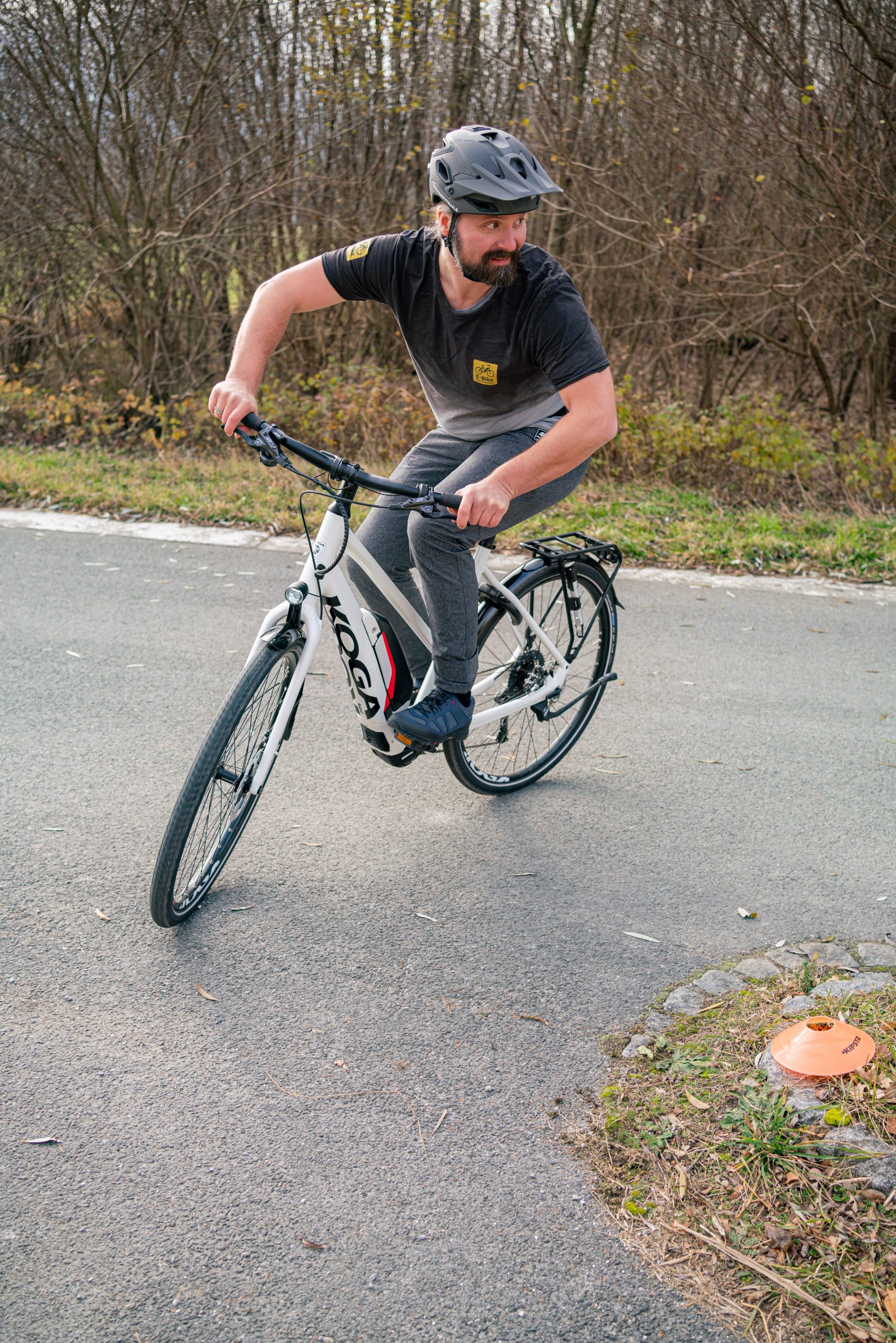 dürfen auf dem gestrichelten fahrrad sicher autofahren